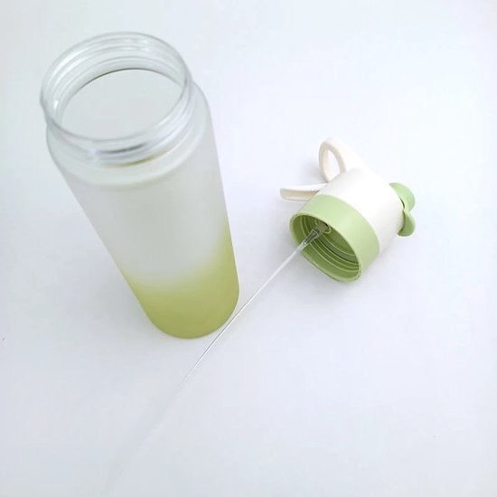 Waterfles met verneveling spray